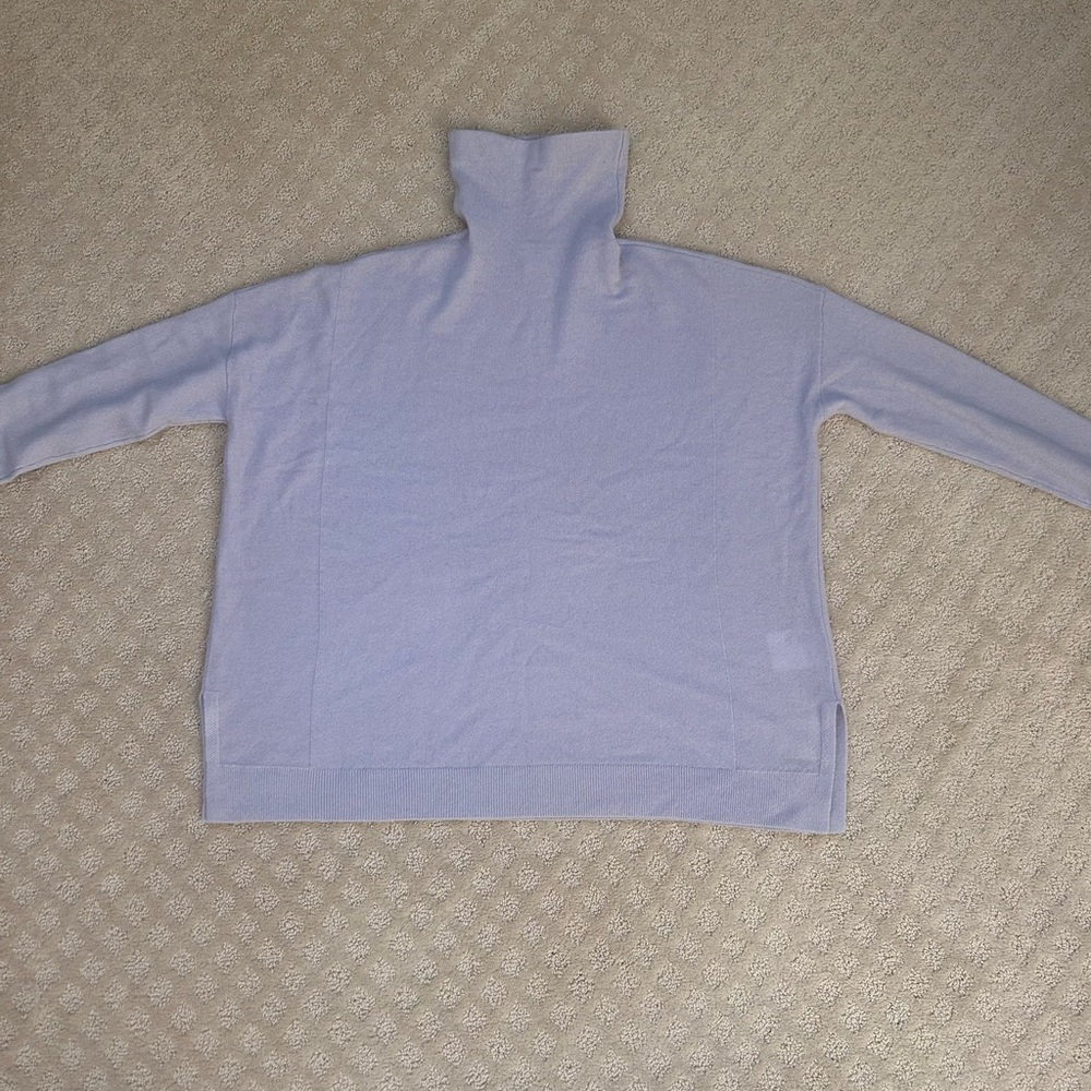 Club Monaco 100% cashmere sweater